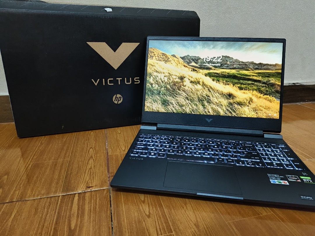 trải nghiệm mở hộp laptop gaming victus