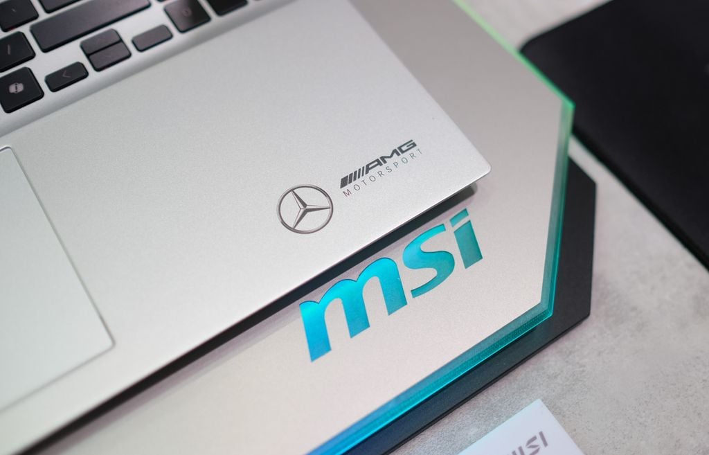 Laptop MSI Prestige 16 AI+ Mercedes AMG B2VMG-088VN (Ultra 9 288V/ 32GB/ 2TB SSD/ 16 inch UHD+/ Win11/ Bạc) ảnh 2