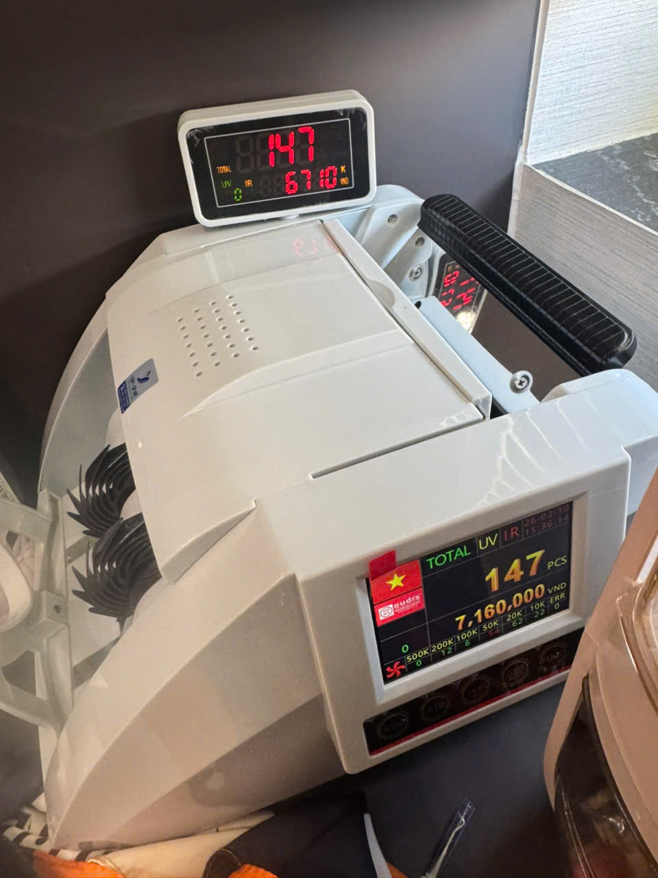 M&aacute;y đếm tiền OUDIS 9339NEW &ndash; ph&aacute;t hiện tiền giả