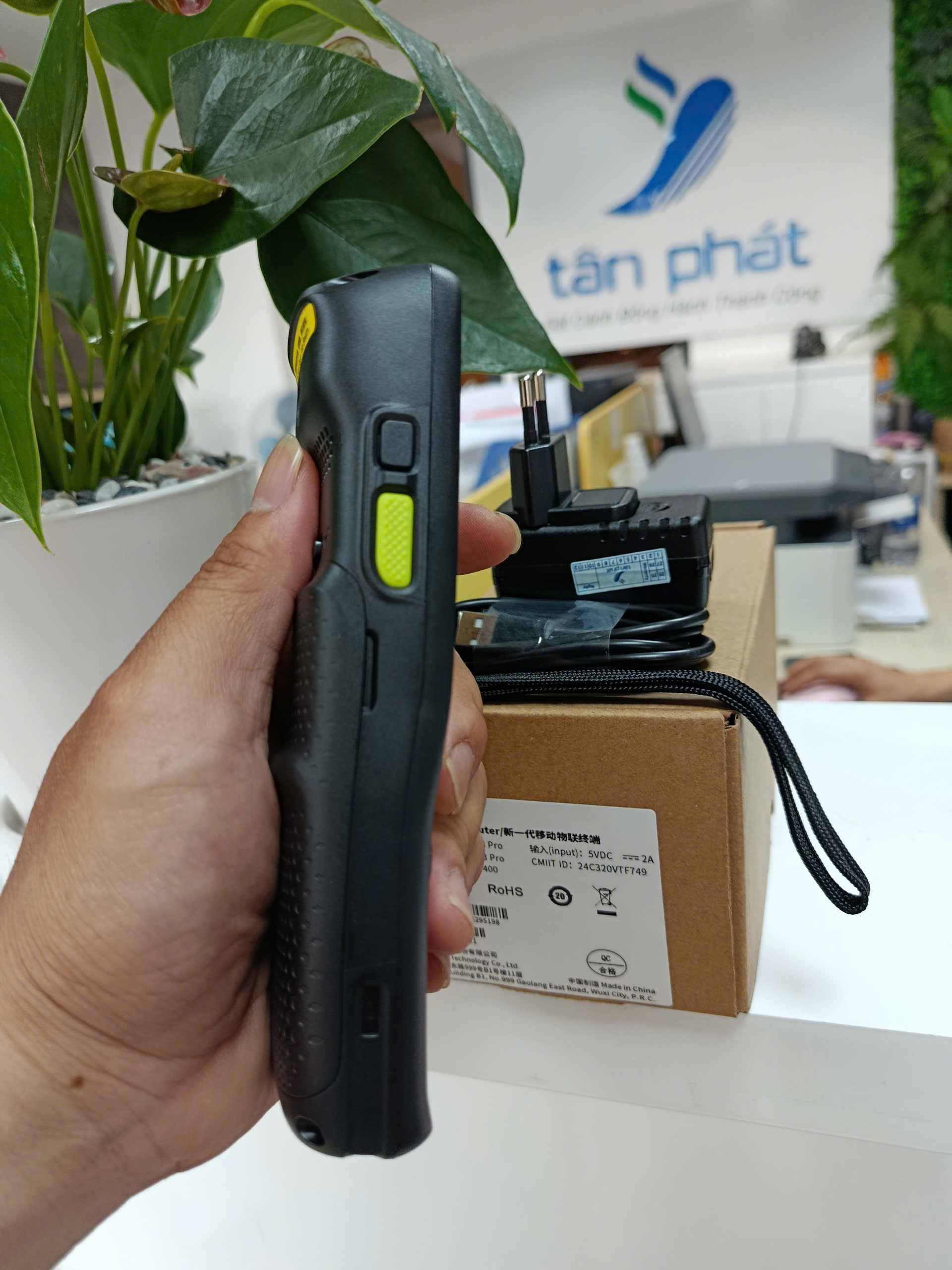 M&aacute;y kiểm kho PDA iData I3 Pro c&oacute; b&agrave;n ph&iacute;m_3