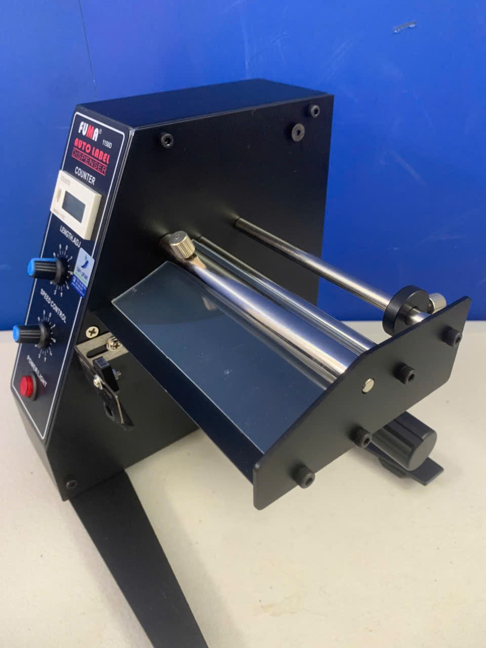 may-boc-tem-nhan-tu-dong-fuma-1150d_trai