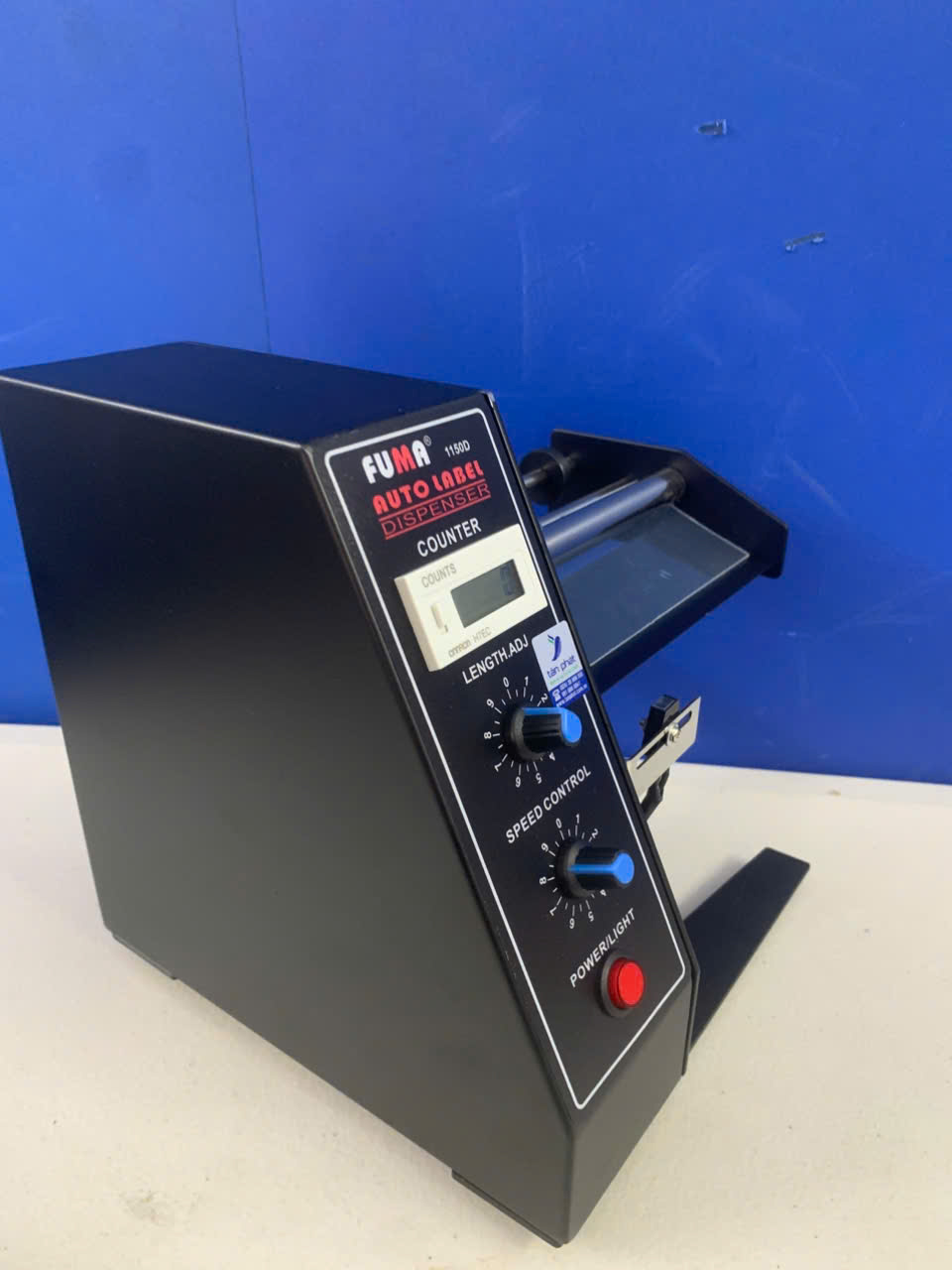 may-boc-tem-nhan-tu-dong-fuma-1150d_phải