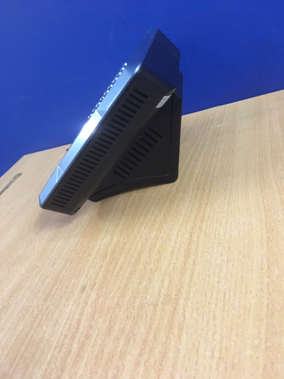 M&aacute;y chấm c&ocirc;ng ZK Teco MB160 b&ecirc;n cạnh