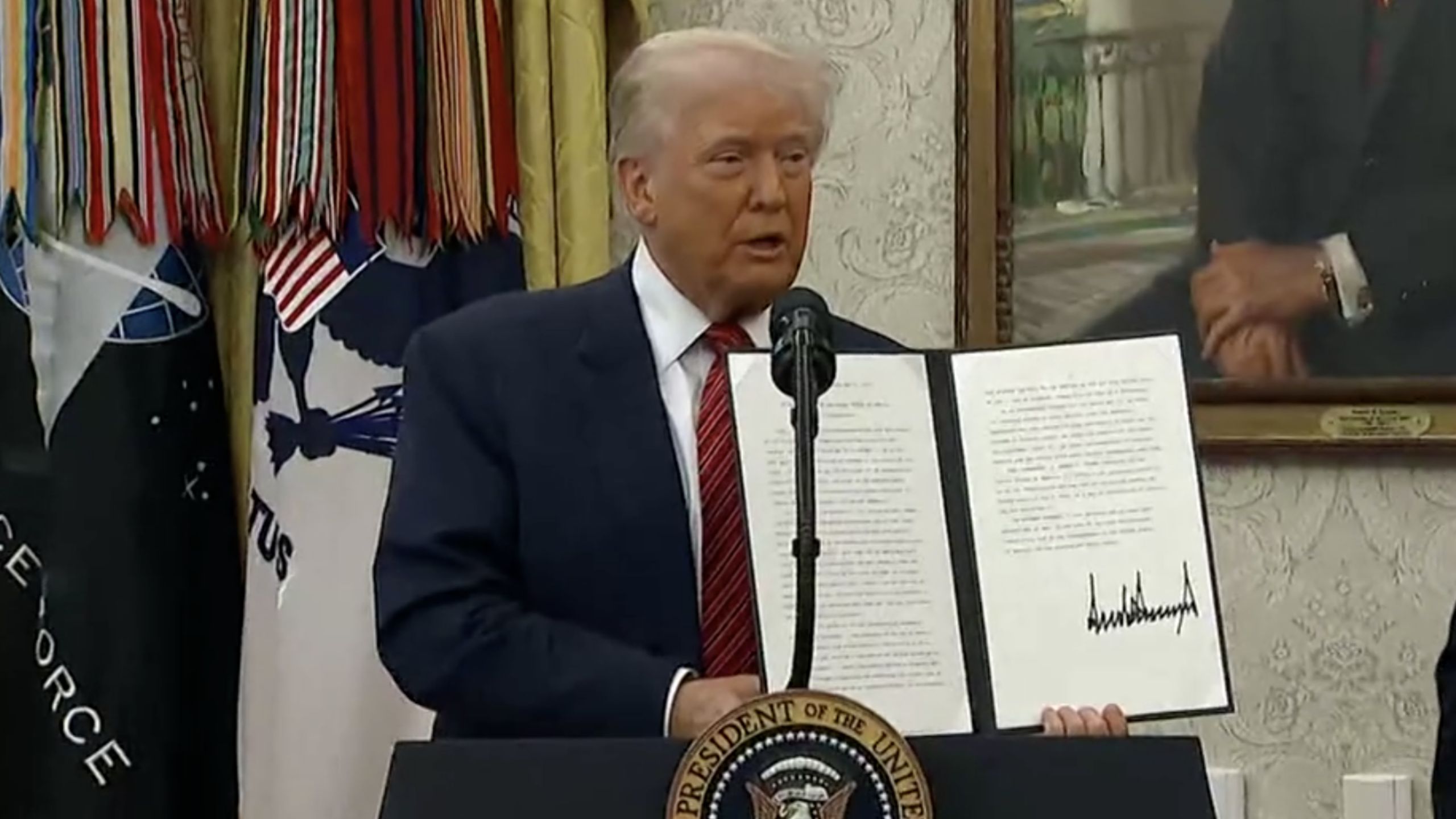 Donald Trump gia tăng áp lực với Trung Quốc trước vòng đàm phán mới ảnh 2