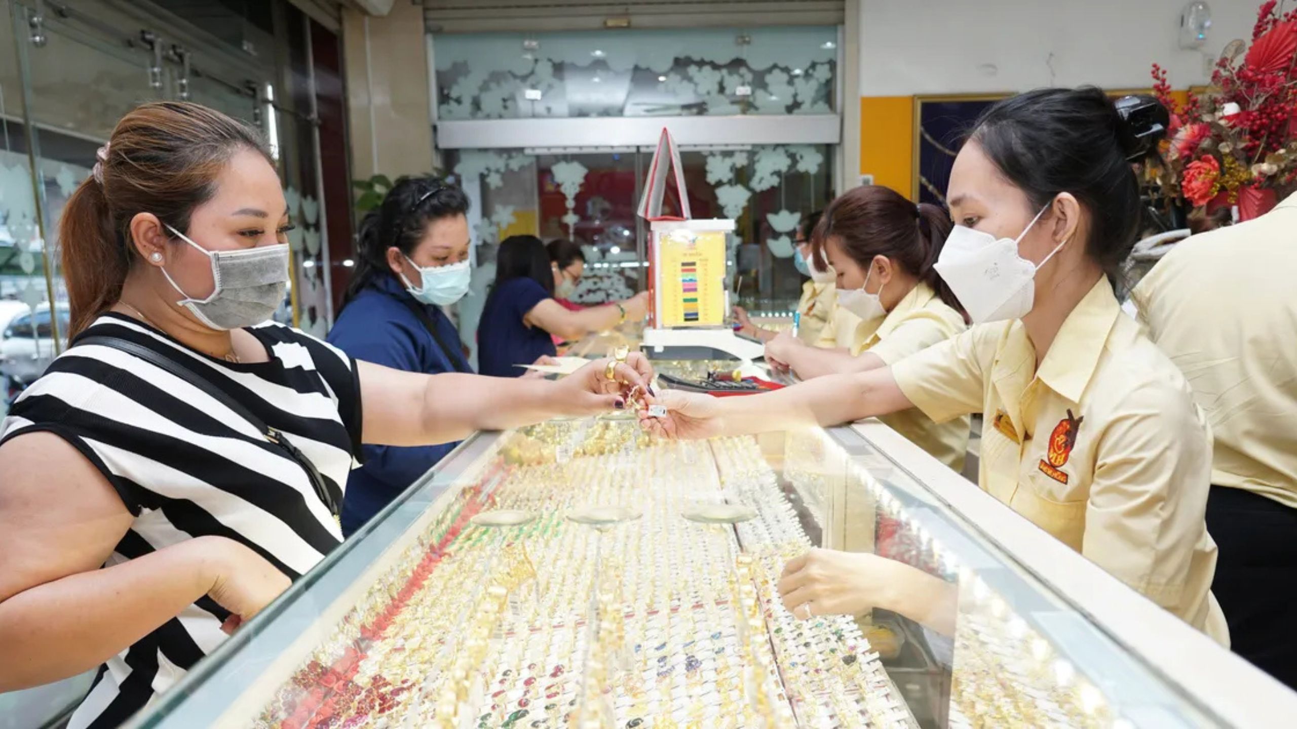 Vàng lao dốc, đại biểu Quốc hội cảnh báo: Nhiều người mất cả trăm triệu chỉ sau vài ngày ảnh 3