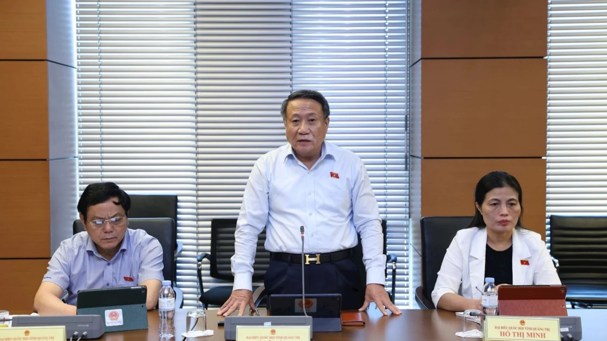 Vàng lao dốc, đại biểu Quốc hội cảnh báo: Nhiều người mất cả trăm triệu chỉ sau vài ngày
