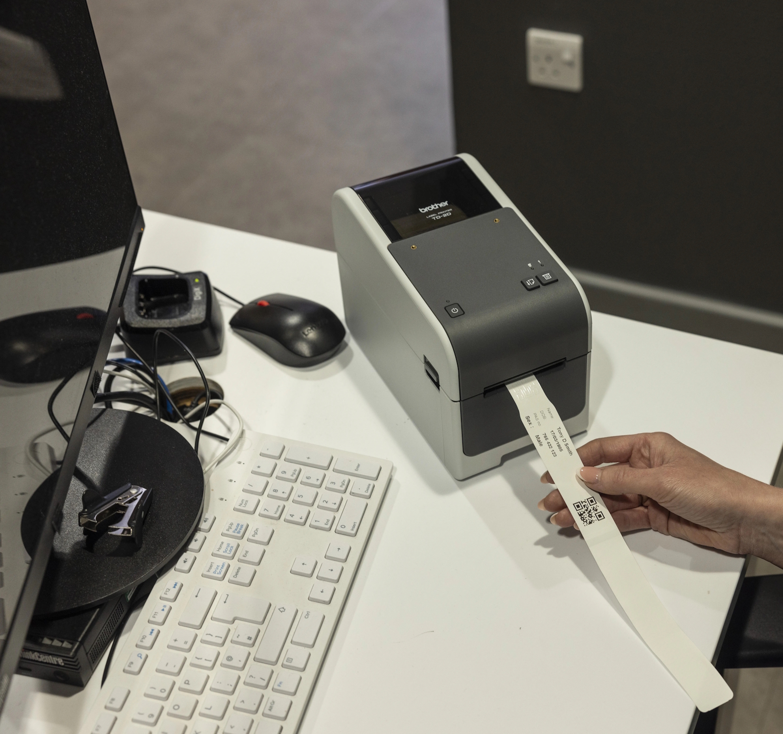 Máy in nhãn Brother TD-2320D (300 DPI)