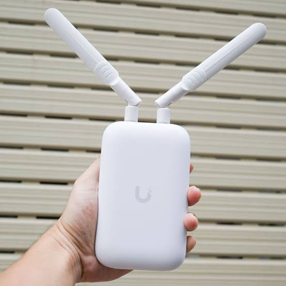 Bộ phát WiFi UniFi Swiss Army Knife UK-Ultra