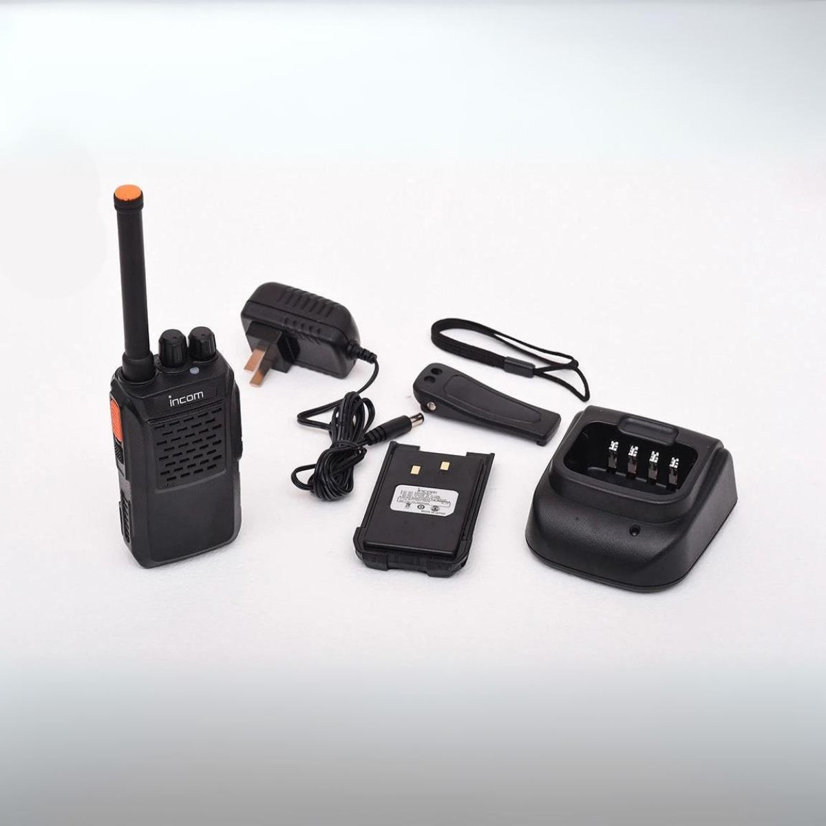 Bộ đàm chống ẩm INCOM IC-338 IP54  (Tần số UHF, dải tần 400-470Mhz,  số kênh : 16 kênh, Công suất: 7W)