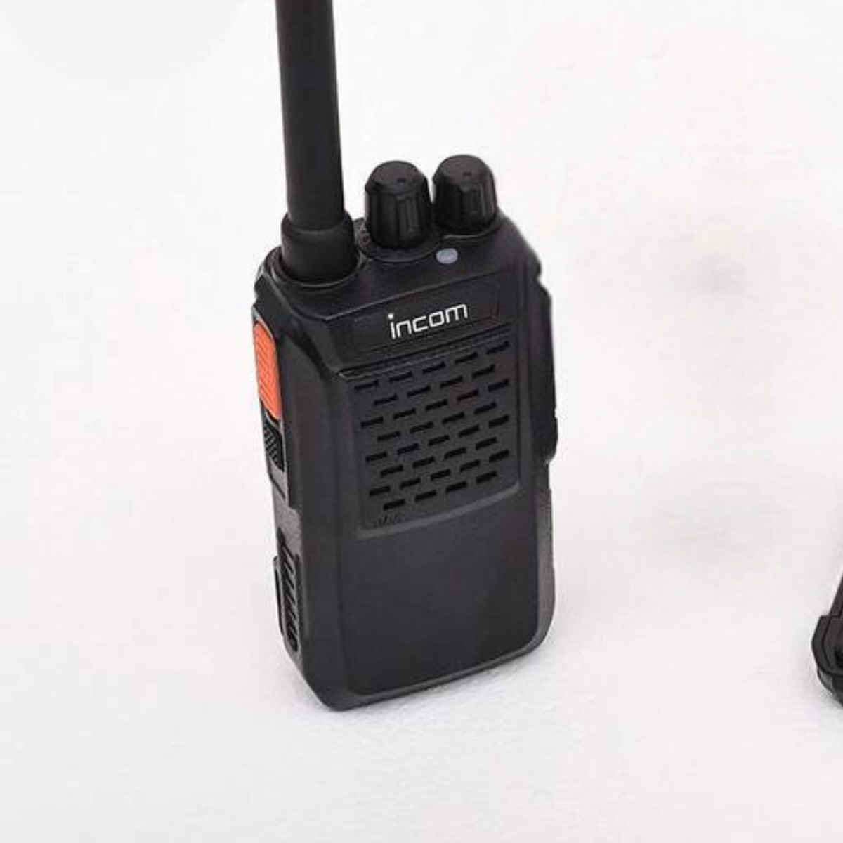 Bộ đàm chống ẩm INCOM IC-338 IP54  (Tần số UHF, dải tần 400-470Mhz,  số kênh : 16 kênh, Công suất: 7W)