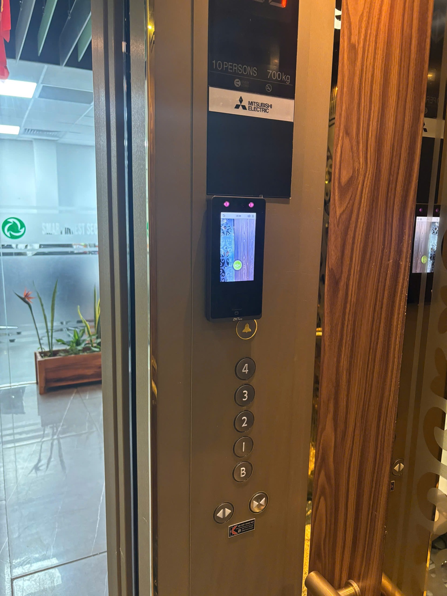 Máy chấm công và kiểm soát ra vào Senseface AI 4A (vân tay, khuôn mặt, thẻ từ)